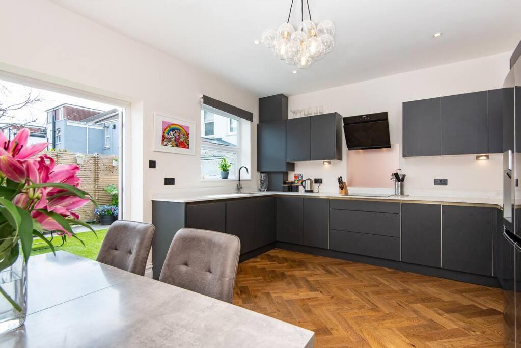 Newly Renovated Victorian House With Free Parking Villa Brighton Exterior photo